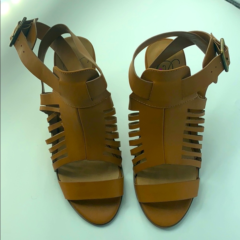 Tan heel